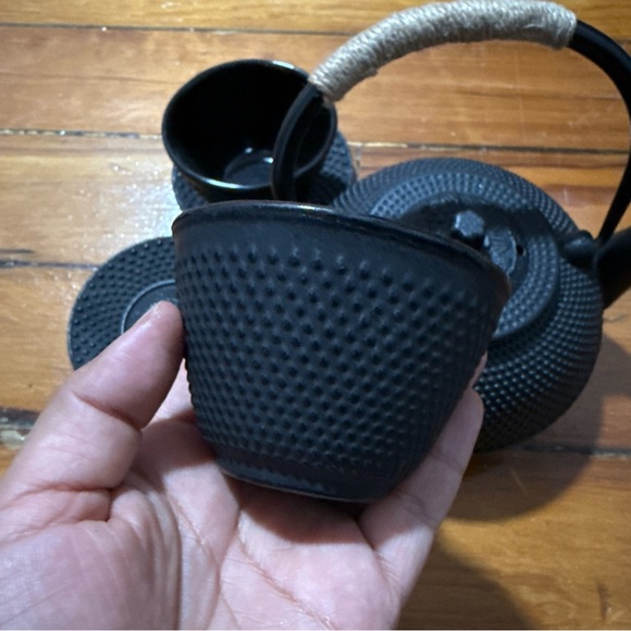 Classic Black Cast Iron Teapot Set with Cups - Picture 5 of 8